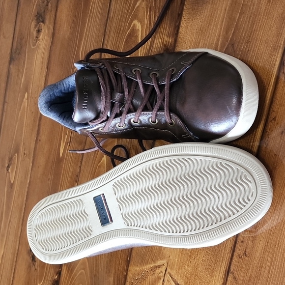 tommy hilfiger toris